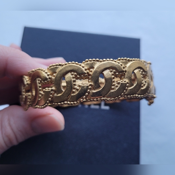 Vintage CHANEL Bangle Bracelet CC  Logo 96A - Picture 10 of 16